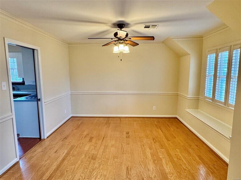 Building Photo - 2913 Sumter Ave