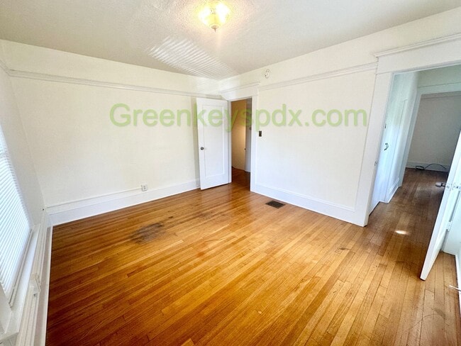 Building Photo - Gorgeous Top Level of Huge Craftsman House!