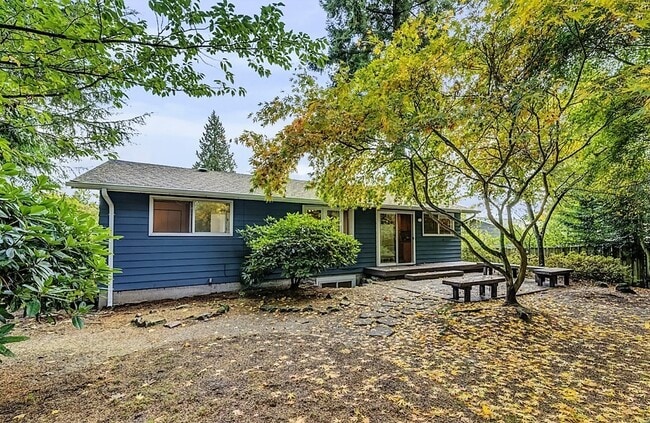 Building Photo - Spacious Redmond 3 BR Home - Close to Parks and Microsoft