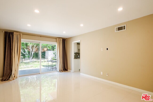 Building Photo - 3194 Rossini Pl