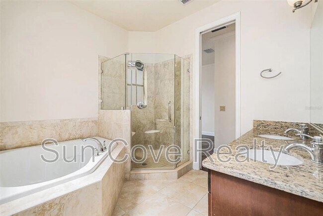 Building Photo - 113 S Packwood Ave