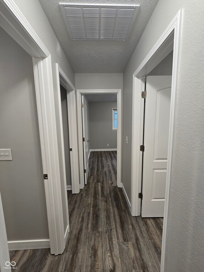 Building Photo - 2115 Dawnshire Dr