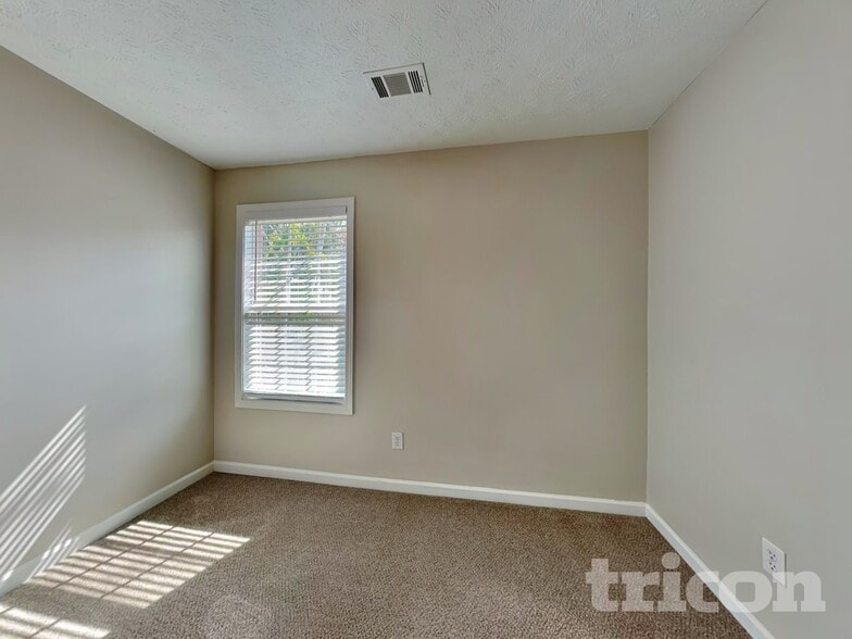 Building Photo - 250 Indian Lake Trail