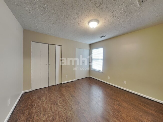 Building Photo - 450 Crested View Dr