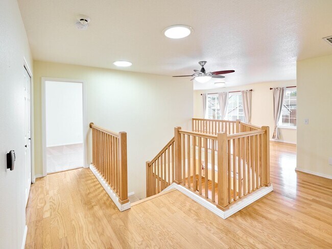 Building Photo - 643 Meadowbrook Ln