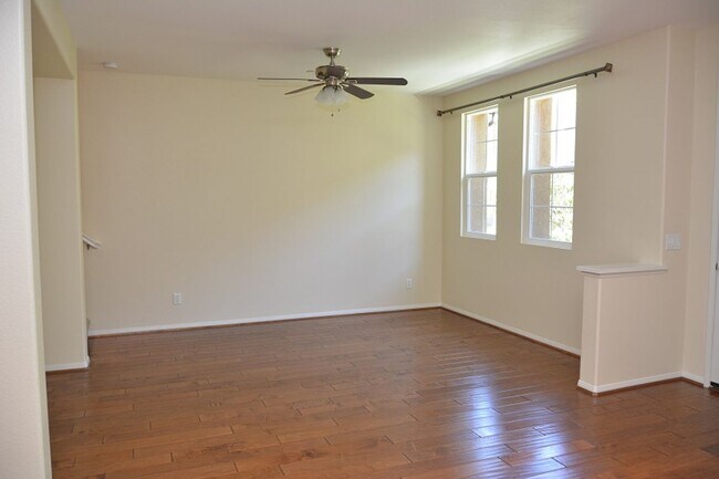 Building Photo - Spacious 3 BD, 3 BA Townhome in Airoso of Carmel Valley!