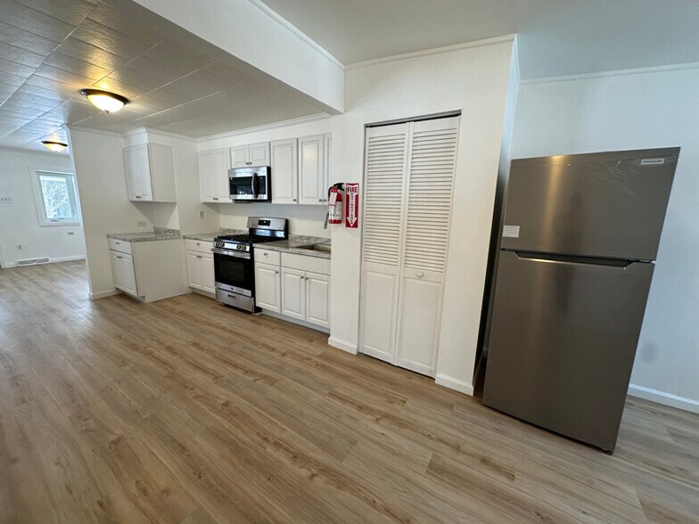 Building Photo - 114 Melini Ave