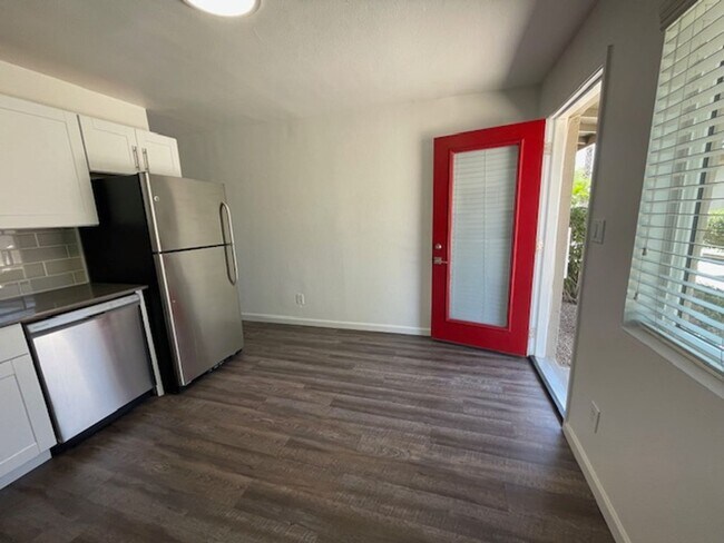 Building Photo - South Scottsdale Studio Casita w/ Private Patio | 4 Weeks Free | Remodeled Quartz & Stainless Kit...