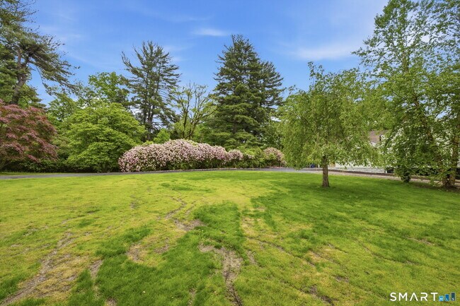 Building Photo - 1 Tulip Tree Ln