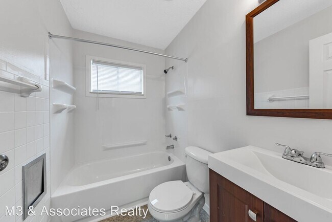 Building Photo - 3 br, 1 bath House - 1272 Zettler Road