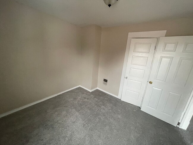 Building Photo - Section 8 & EDEN Accepted – Move-In Ready Comfort for Your Next Chapter in Cleveland!