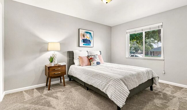 Building Photo - Furnished 3 bedroom 1 bathroom apartment