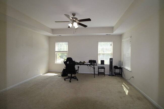 Building Photo - 870 Cormier Dr