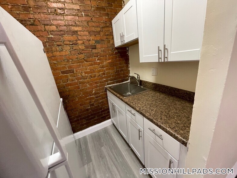 Building Photo - 888 Huntington Ave