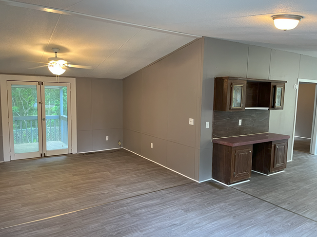 Building Photo - 7036 Mountain Ridge SE