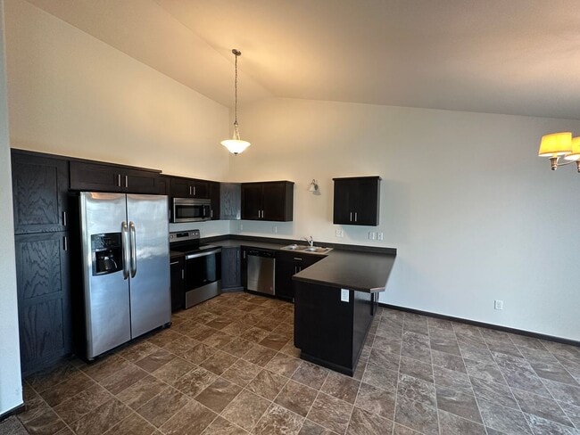 Building Photo - 3 Bed 3 Bath Twin Home