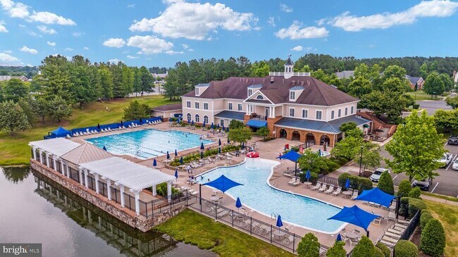 Building Photo - 15292 Golf View Dr
