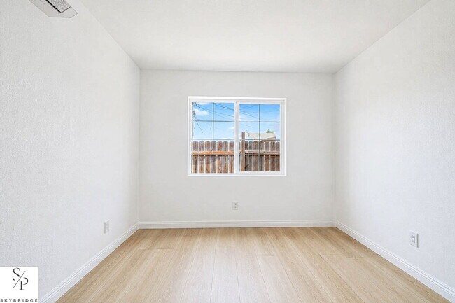Building Photo - Bright 1BR in Los Angeles — Cozy, Convenient City Living