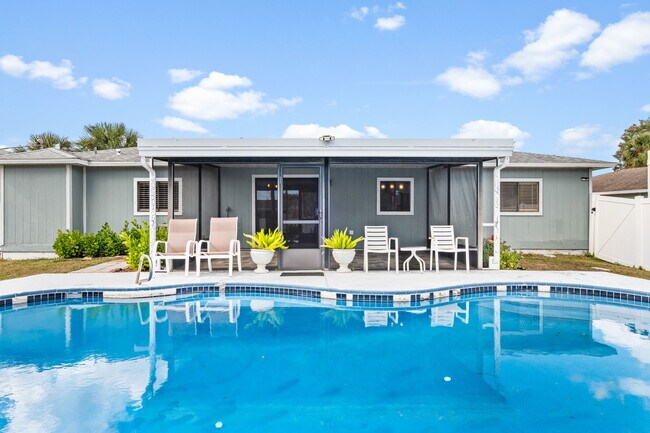 Building Photo - 801 Young Ave NW