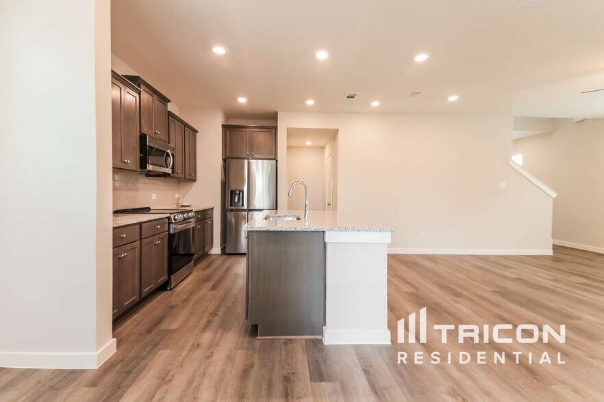 Building Photo - 2549 Dulaney Dr