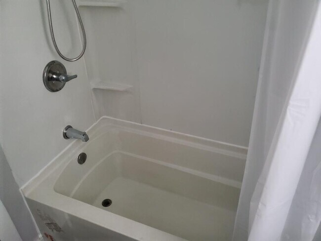 Building Photo - 1156 E Fox St