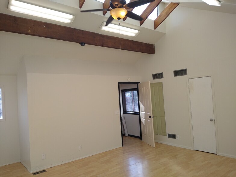 bedroom w/half bath - 1508 S Denver Ave