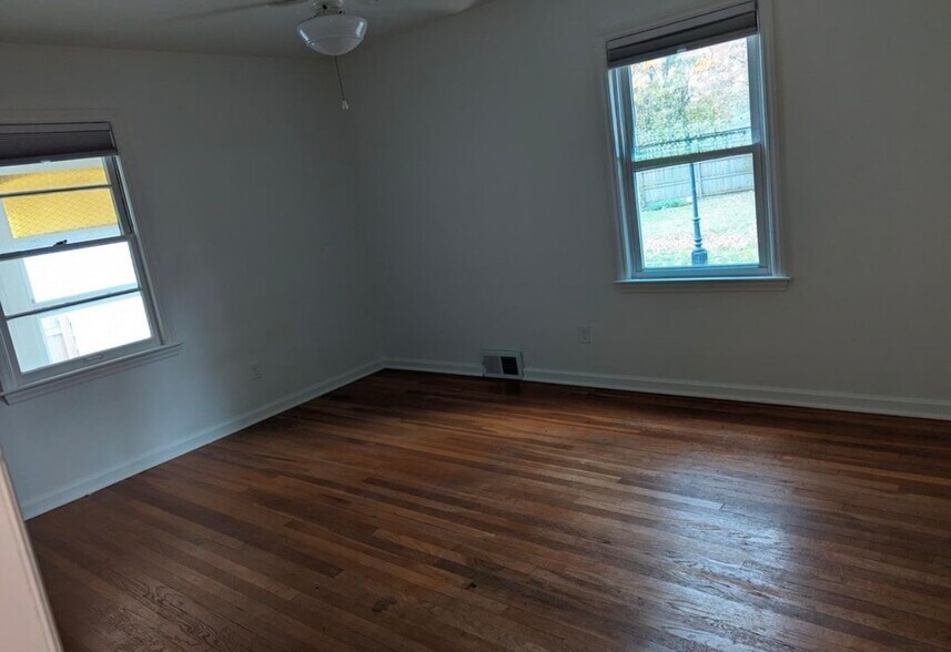 Building Photo - 750 Elm Ct