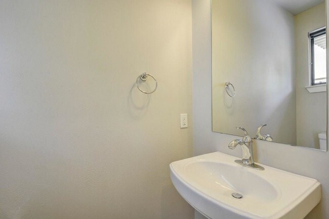 Building Photo - 304 W Alpine Rd