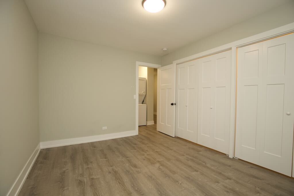 Building Photo - 535 W Surf St