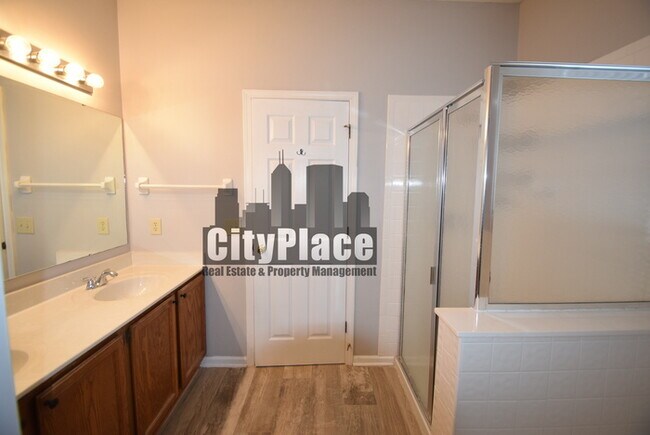 Building Photo - 10394 Lakeland Dr