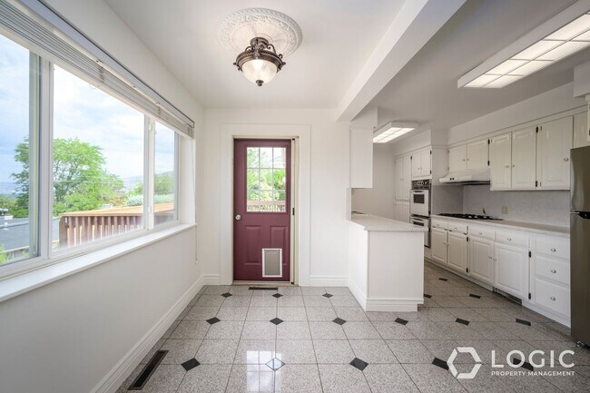 Building Photo - 4220 S Fortuna Way