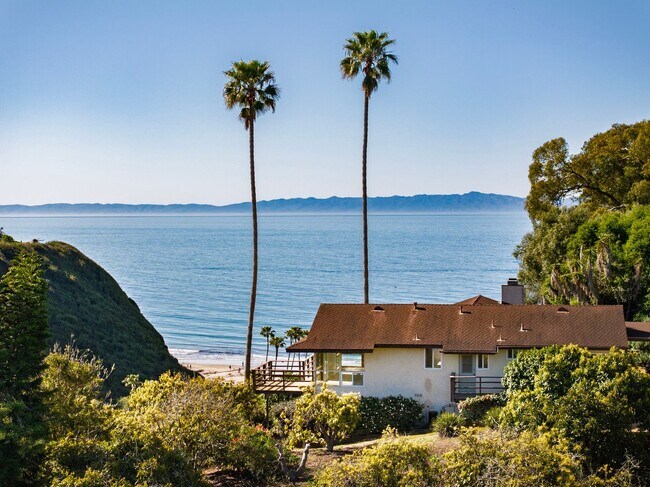 Building Photo - Coastal cottage in prime location and exceptional views!