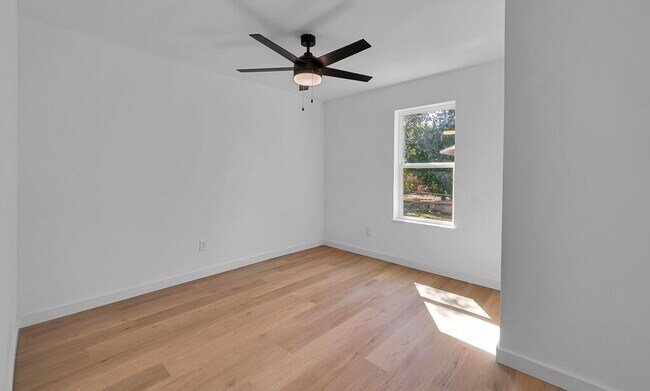 Building Photo - 3904 Speight Ave