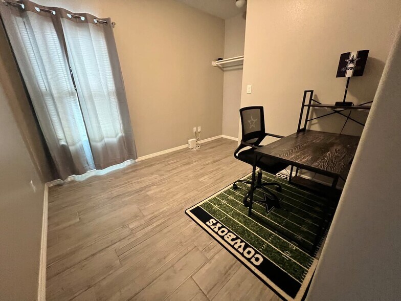 Office - 5106 N Winona Dr