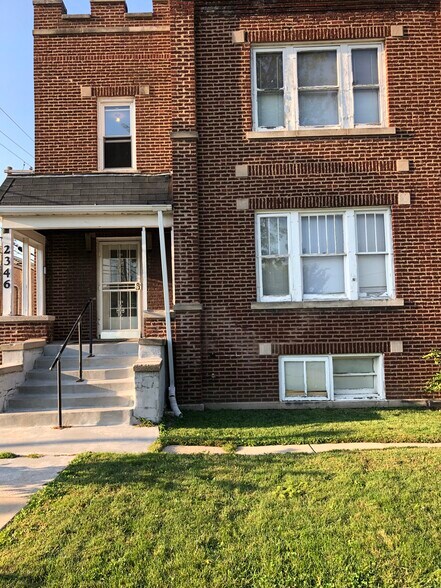 Vintage secure brick building - 2346 122nd St