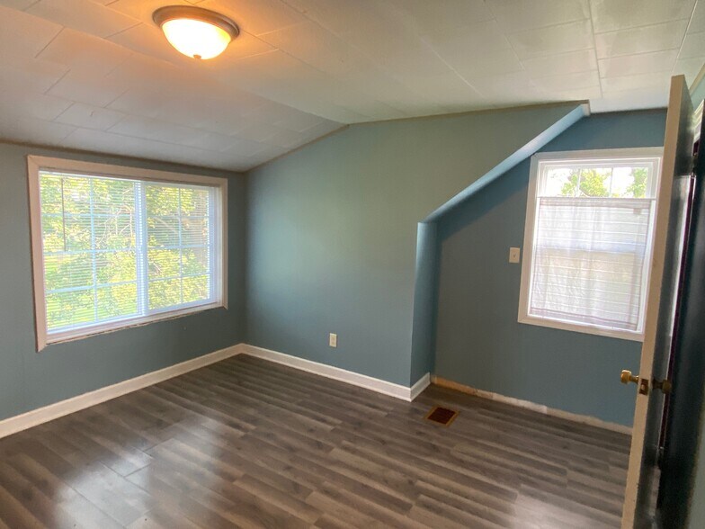 Available room - 1559 30th Ave