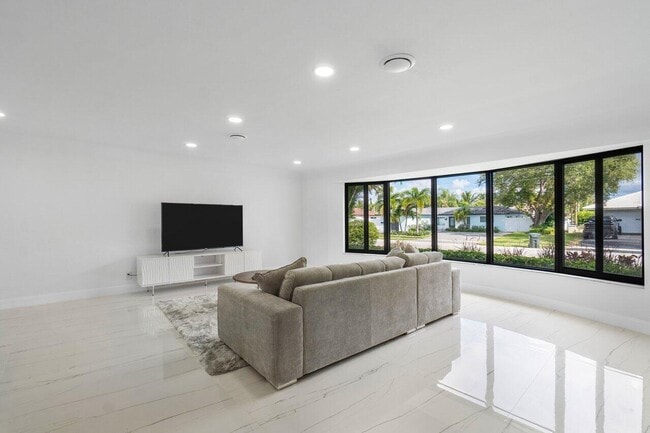 Building Photo - 1200 SW 8th St