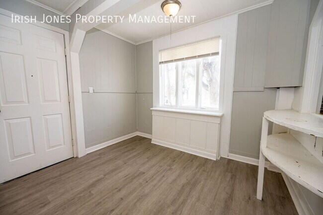 Building Photo - 315 E Park Dr
