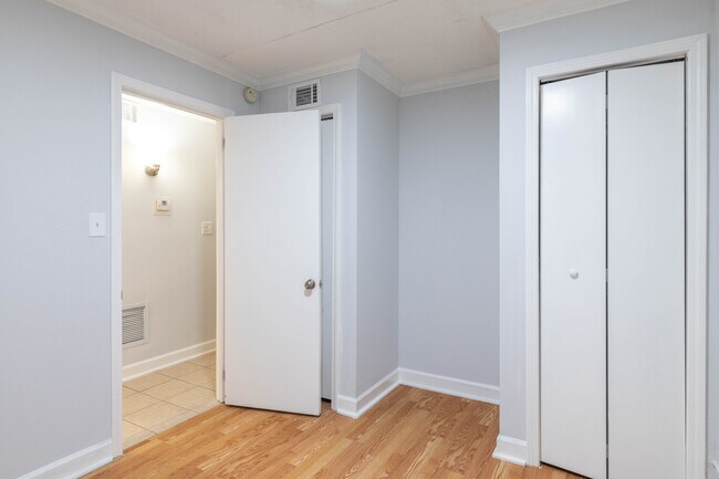 Building Photo - 407 Canberra Dr