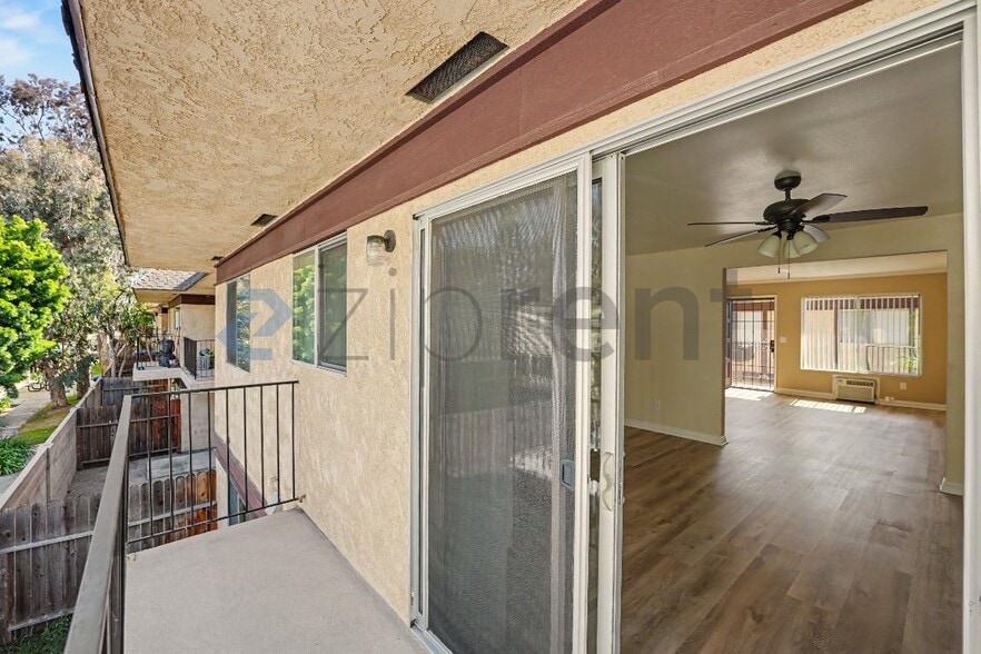 Building Photo - Unit 9
