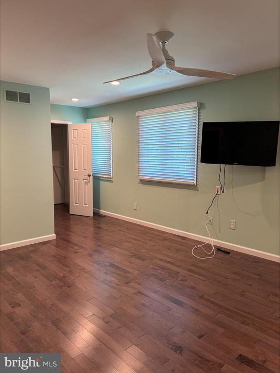 Building Photo - 87 Amity Dr
