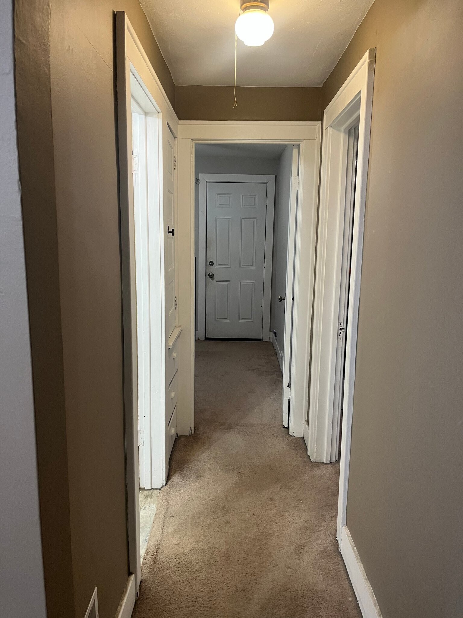 Building Photo - 337 St Lawrence Ave