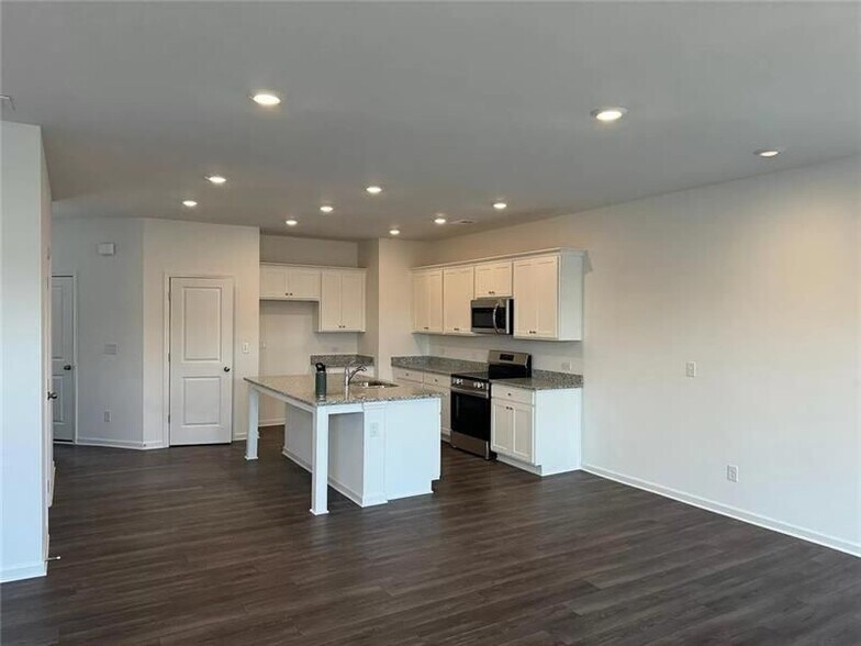 Building Photo - 100 Mission Blvd