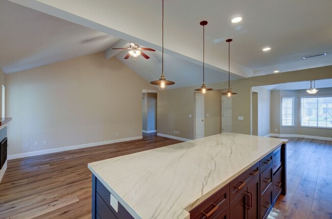 Building Photo - 8241 N Yorktown Dr