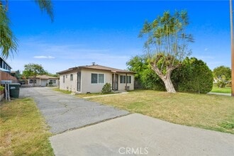 Building Photo - 902 W Olive Ave