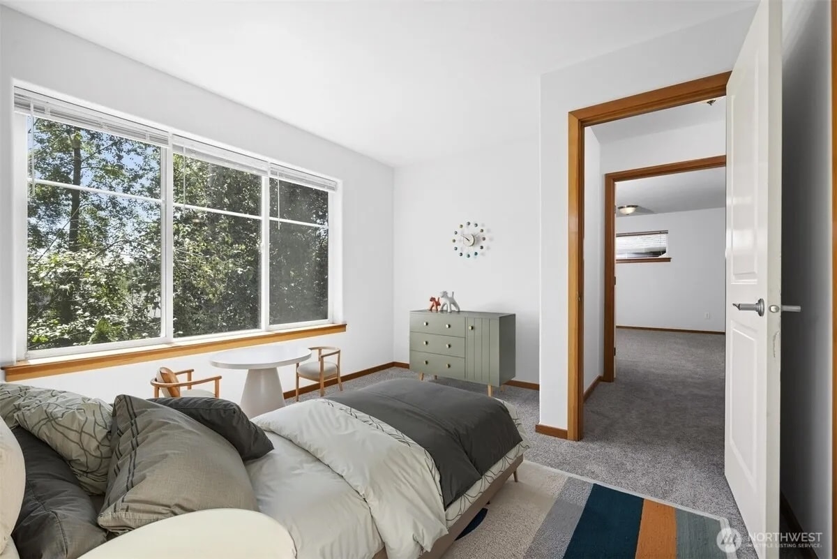 Building Photo - 6214 Malloy Ave