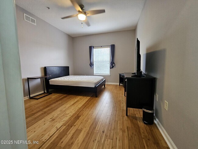 Building Photo - 8235 Lobster Bay Ct