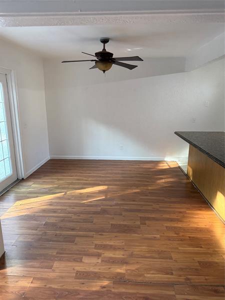Building Photo - 264 Sunshine Dr
