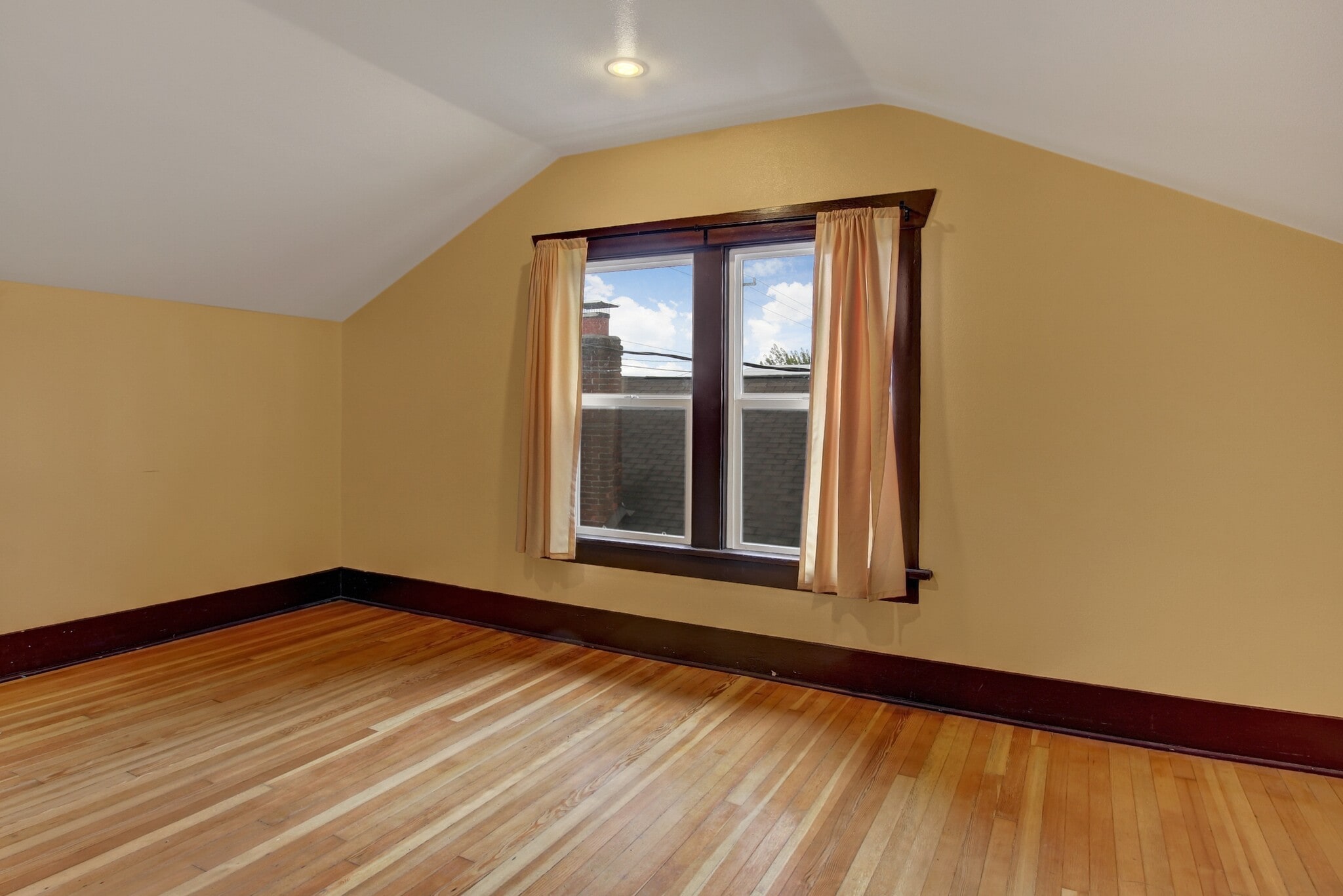 Top floor room with small closet - 5632 11th Ave NE