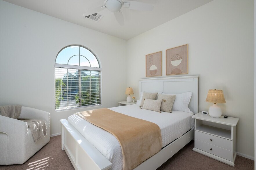 Building Photo - 5538 W Andrea Dr